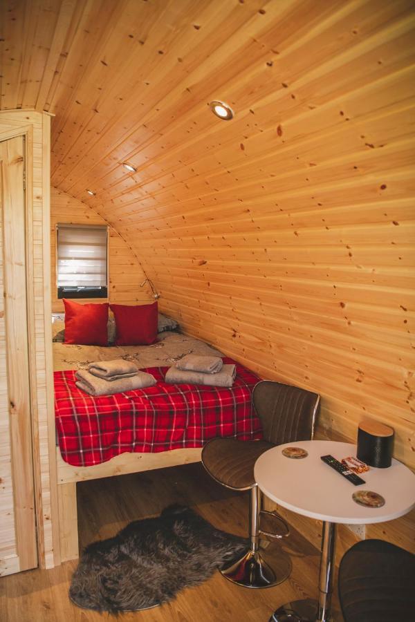 Highland & Transylvania Glamping Pods Roybridge Exterior foto