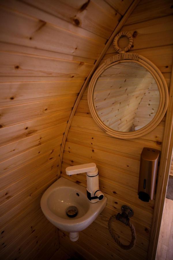 Highland & Transylvania Glamping Pods Roybridge Exterior foto